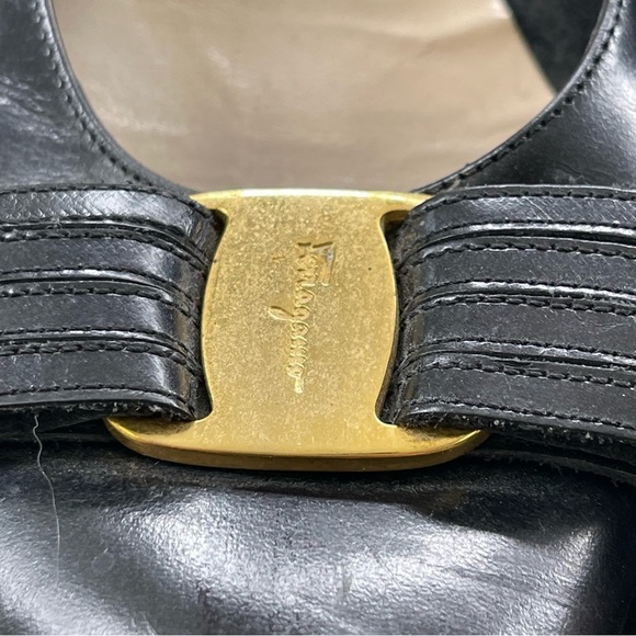 Ferragamo Vara Bow Black Leather Low Block Heel Pumps Womens Size 7.5 - Picture 3 of 9